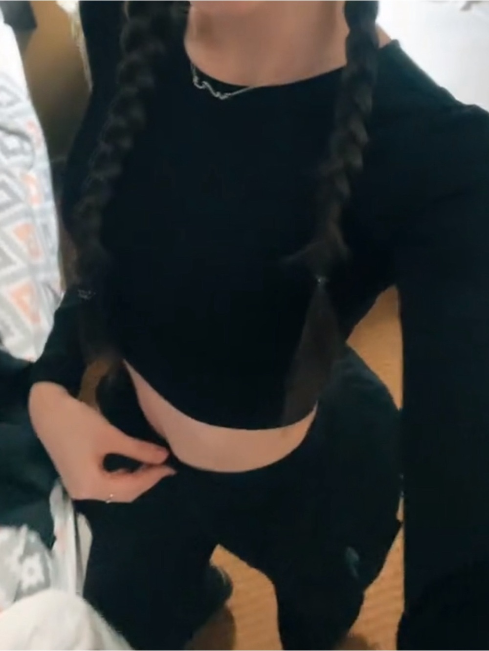 Women’s Black Long-Sleeve Cropped Top